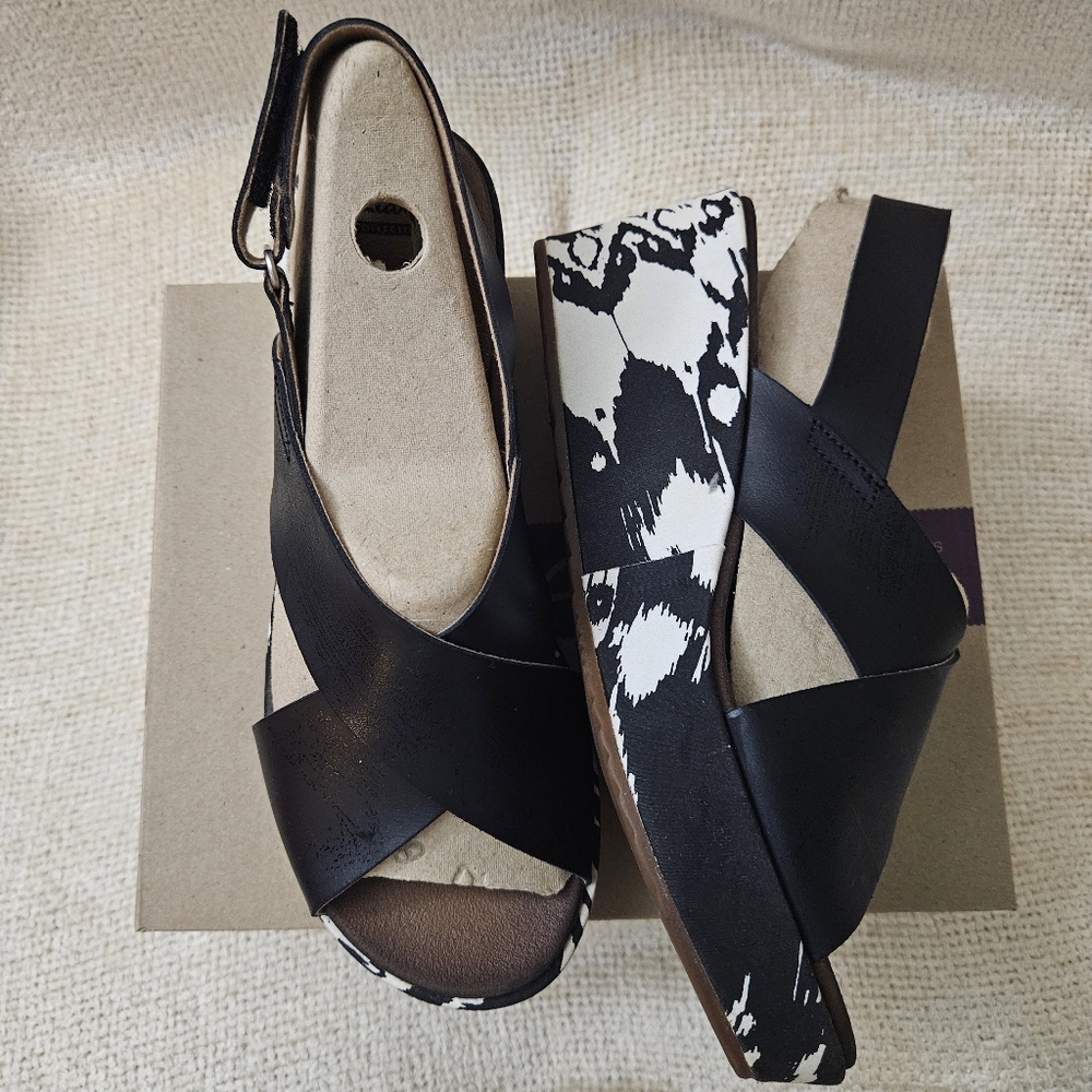 Clarks Women's Black & White Stasha Hale Wedge. 9W